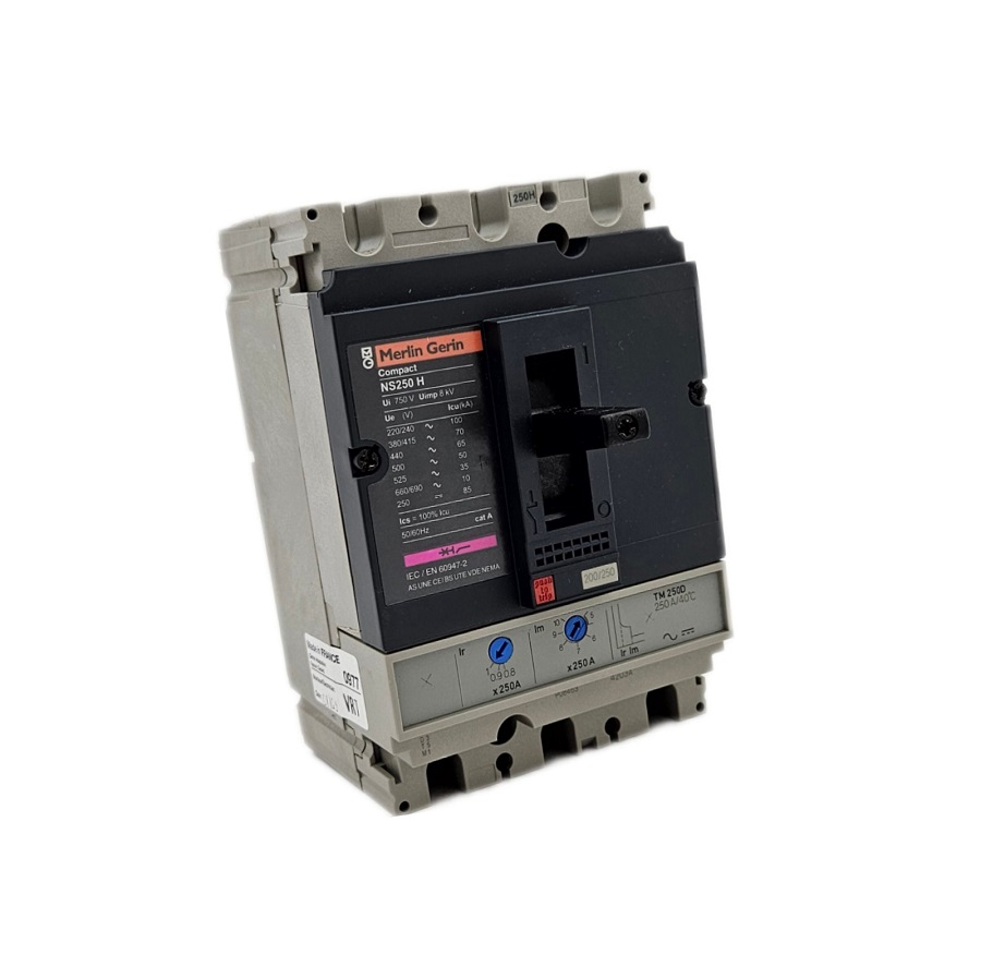 Автоматический выключатель COMPACT NS250H TM250D 3P3D 31670
